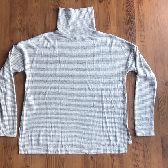 Abercrombie long sleeve striped turtleneck - Picture 5 of 7